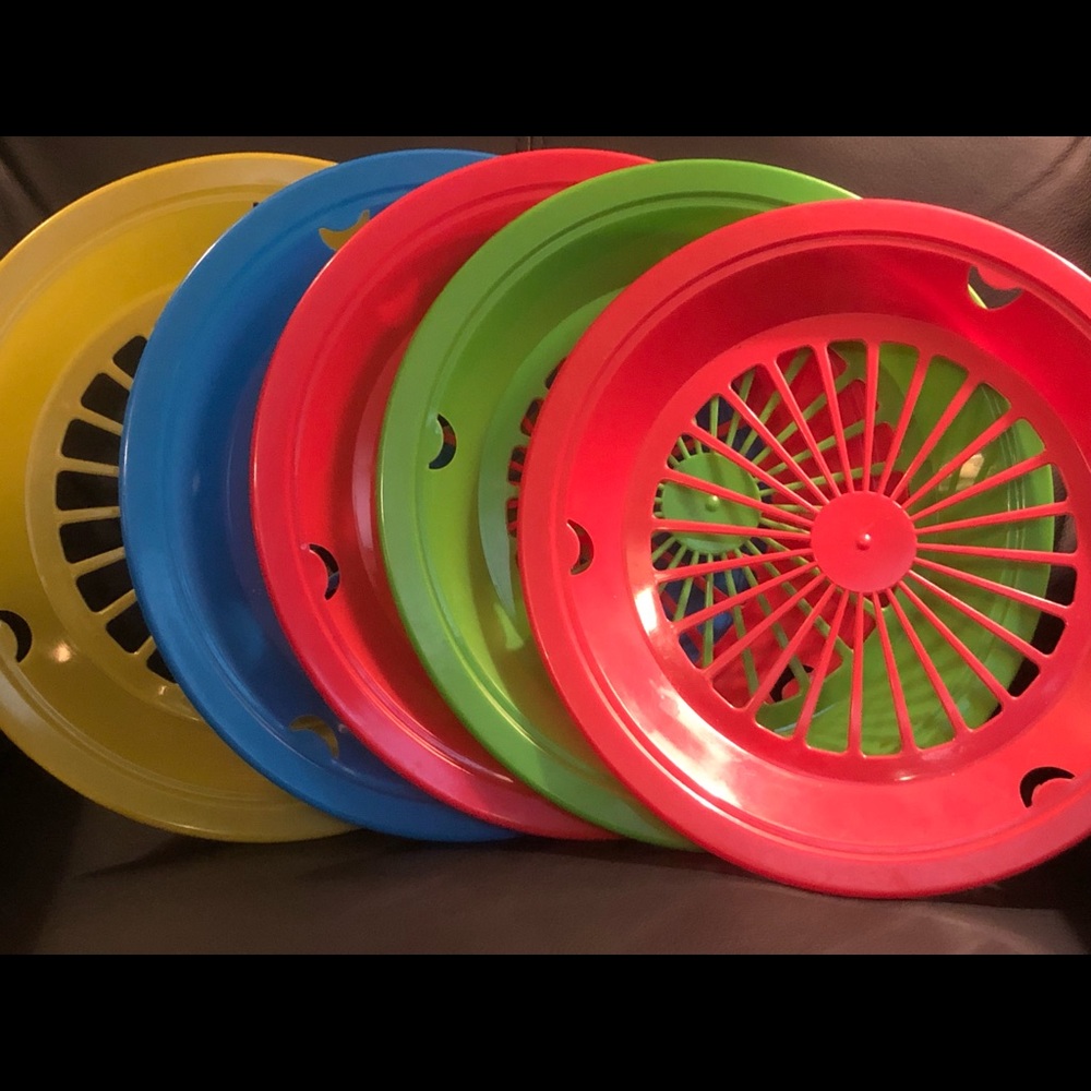 Retro plastic paper plate holders. Set of 5. Colorful and in excellent condition